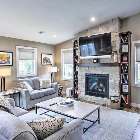 Chic Plymouth Townhome Less Than 1 Mi To Road America